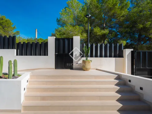 4 Bedrooms House / Villa in Calle 8 Cala Llenya