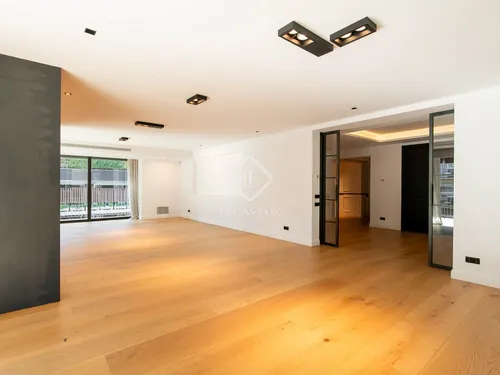 5 Bedrooms Apartment in Johan Sebastian Bach