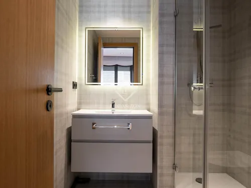 5 Bedrooms Apartment in Johan Sebastian Bach