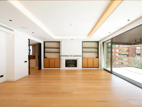 Excellent 5 Bedroom apartment with 76m² terrace for sale in Turó Park, Barcelona