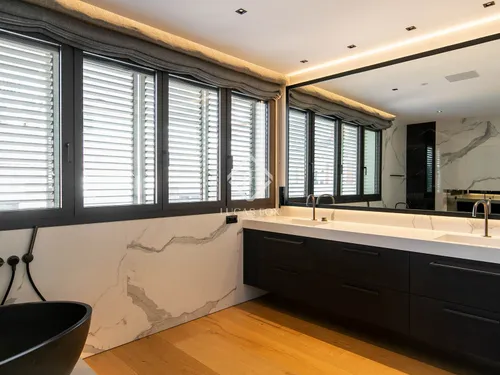 5 Bedrooms Apartment in Johan Sebastian Bach