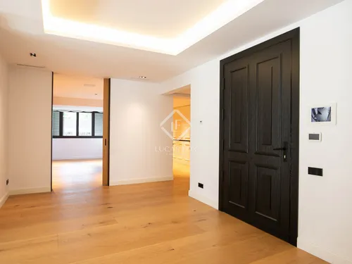 5 Bedrooms Apartment in Johan Sebastian Bach