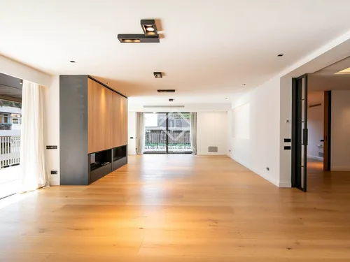 5 Bedrooms Apartment in Johan Sebastian Bach