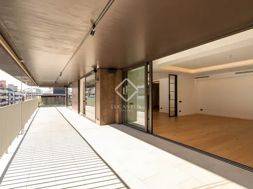 5 Bedrooms Apartment in Johan Sebastian Bach