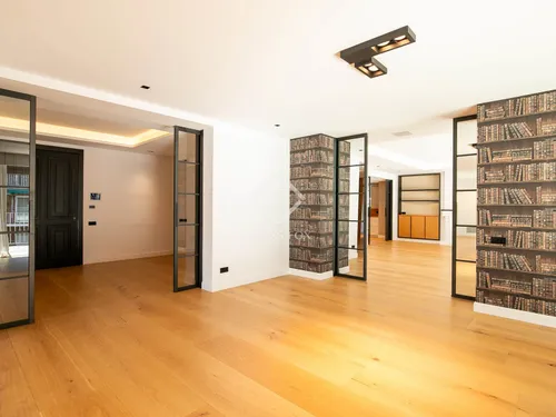 5 Bedrooms Apartment in Johan Sebastian Bach