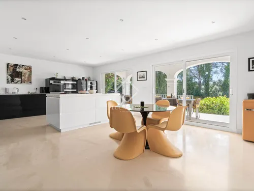 4 Bedrooms House / Villa in Calle esmeralda