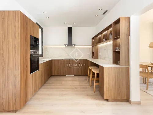 Excellent 3 Bedroom apartment with 10m² terrace for sale in Les Corts, Barcelona