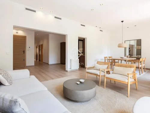 3 Bedrooms Apartment in Av Josep Tarradellas