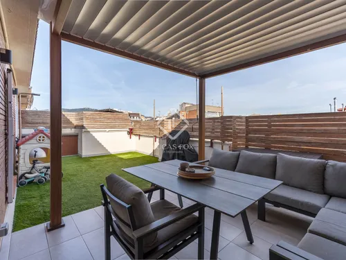 Excellent 3 Bedroom penthouse with 38m² terrace for sale in Eixample Left, Barcelona