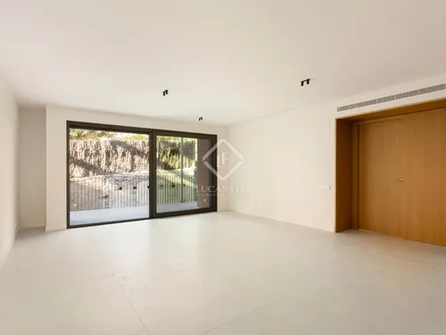 4 Bedrooms Apartment in Santaló