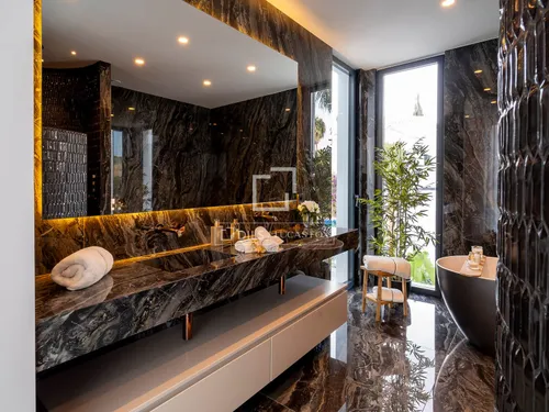 6 Bedrooms House / Villa in Carretera de Benahavis