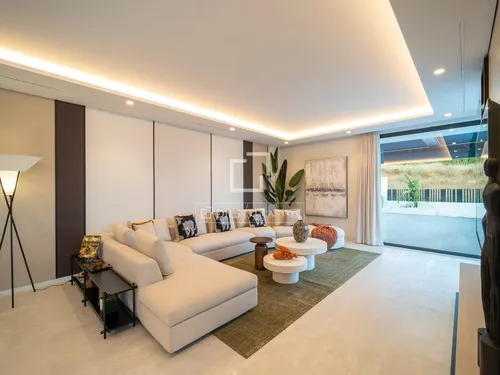 6 Bedrooms House / Villa in Carretera de Benahavis