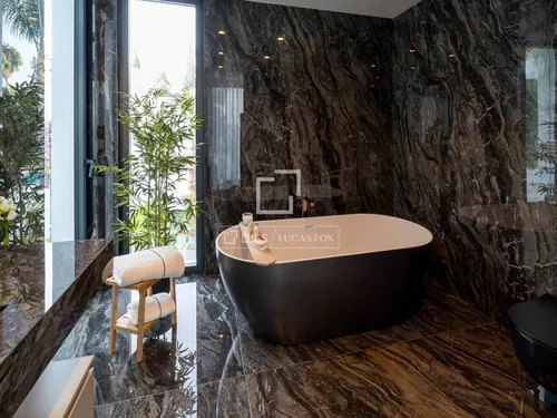 6 Bedrooms House / Villa in Carretera de Benahavis