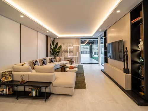 6 Bedrooms House / Villa in Carretera de Benahavis