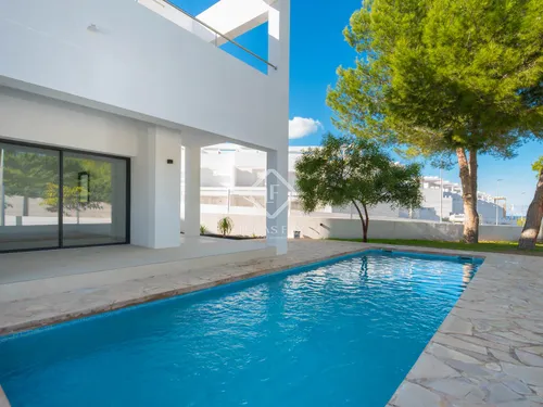 Excellent 3 Bedroom house / villa with 218m² garden for sale in San José