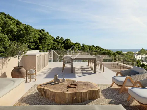 4 Bedrooms House / Villa in Carrer Islandia