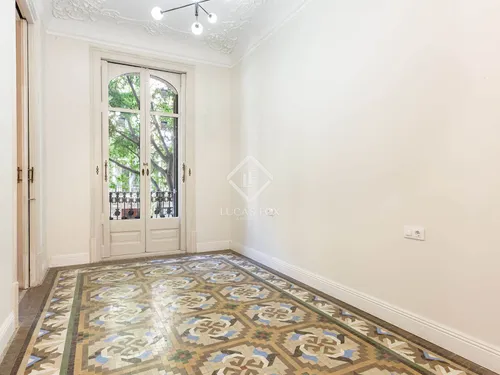 3 Bedrooms Apartment in Muntaner