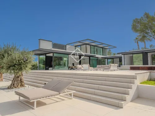 4 Bedrooms House / Villa in Carrer Gerardo Diego