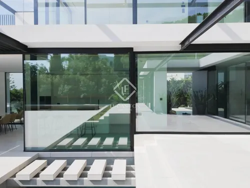 4 Bedrooms House / Villa in Carrer Gerardo Diego