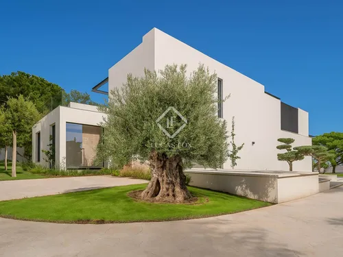 Excellent 4 Bedroom house / villa with rental license for sale in Ibiza Town, Balearic Islands