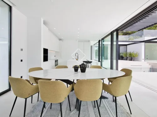 4 Bedrooms House / Villa in Carrer Gerardo Diego