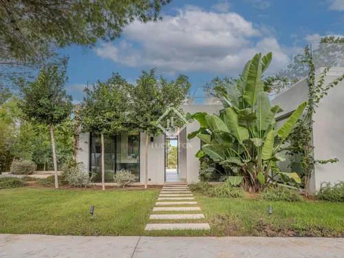 4 Bedrooms House / Villa in Carrer Gerardo Diego