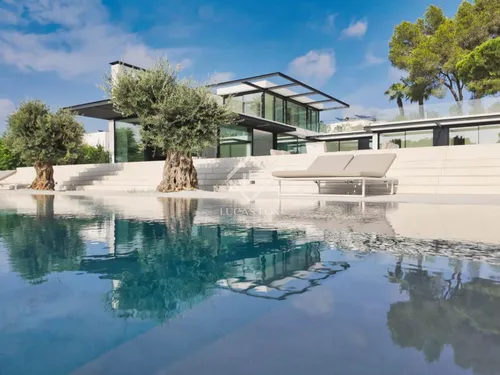 4 Bedrooms House / Villa in Carrer Gerardo Diego