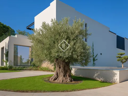 4 Bedrooms House / Villa in Carrer Gerardo Diego