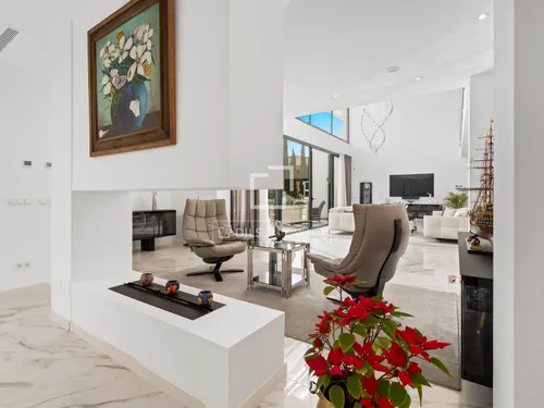 5 Bedrooms House / Villa in El Paraiso