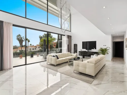 5 Bedrooms House / Villa in El Paraiso