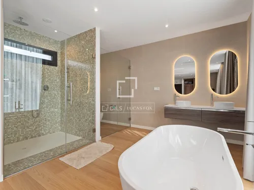 5 Bedrooms House / Villa in El Paraiso