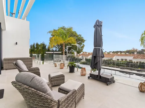 5 Bedrooms House / Villa in El Paraiso