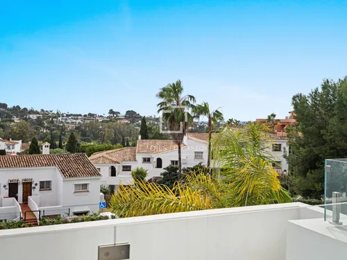 5 Bedrooms House / Villa in El Paraiso