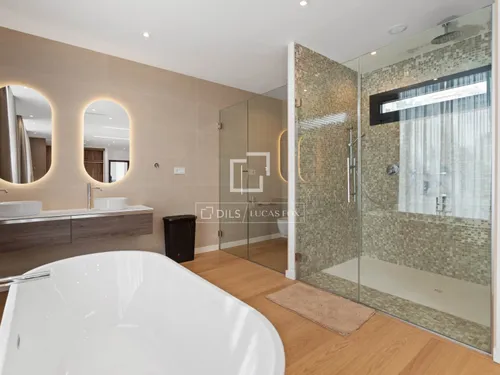 5 Bedrooms House / Villa in El Paraiso