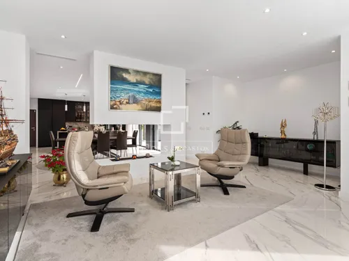 5 Bedrooms House / Villa in El Paraiso