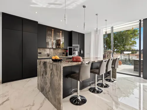 5 Bedrooms House / Villa in El Paraiso