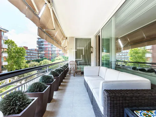 6 Bedroom apartment with 27m² terrace for sale in Turó Park, Barcelona
