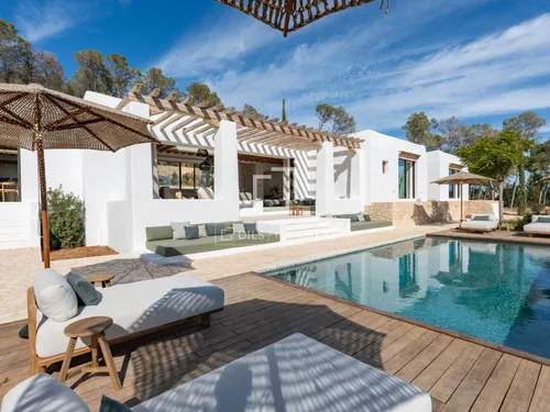 Exceptional real estate opportunity: new villa on a 28,000 m² plot in a prime Ibiza location