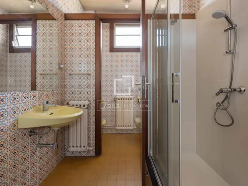 6 Bedrooms Apartment in Via Augusta