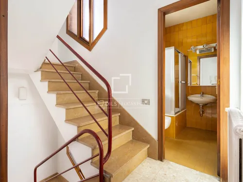 6 Bedrooms Apartment in Via Augusta