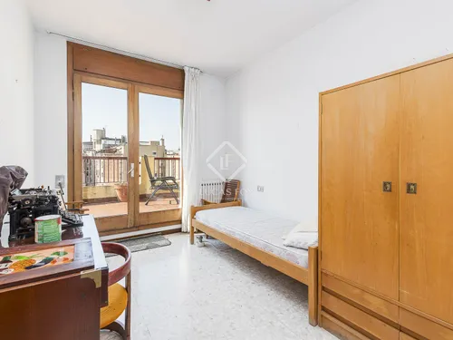 6 Bedrooms Apartment in Via Augusta