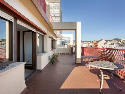 6 Bedrooms Apartment in Via Augusta