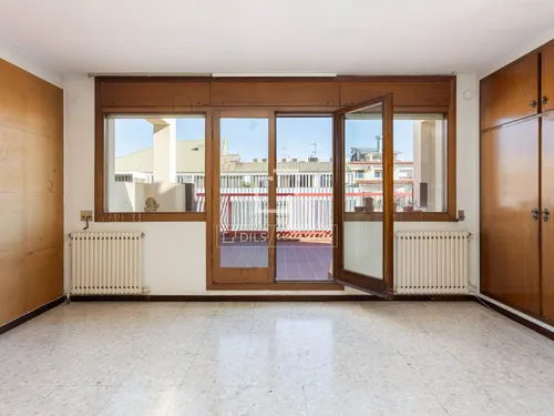 6 Bedrooms Apartment in Via Augusta