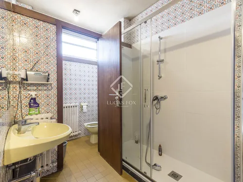 6 Bedrooms Apartment in Via Augusta