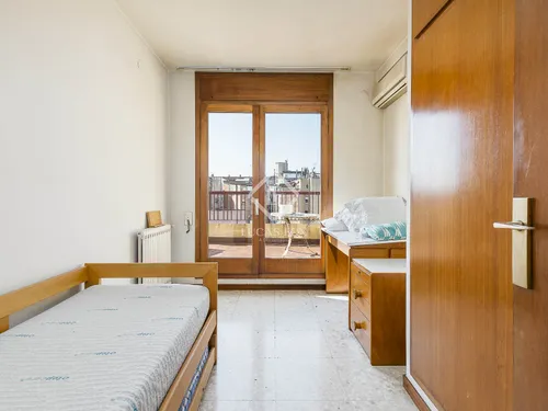 6 Bedrooms Apartment in Via Augusta