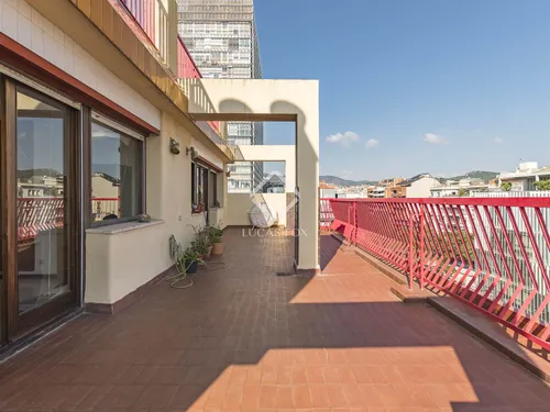 6 Bedrooms Apartment in Via Augusta