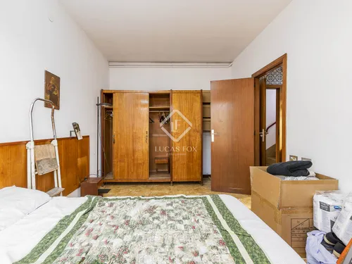 6 Bedrooms Apartment in Via Augusta