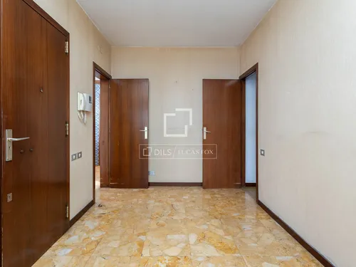 6 Bedrooms Apartment in Via Augusta