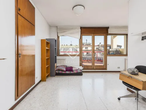 6 Bedrooms Apartment in Via Augusta