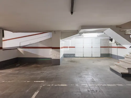 6 Bedrooms Apartment in Via Augusta